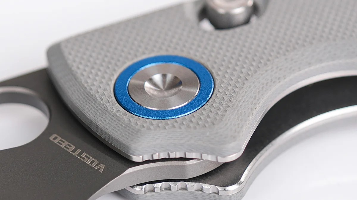 Macro shot of Vosteed Porcupine knife pivot