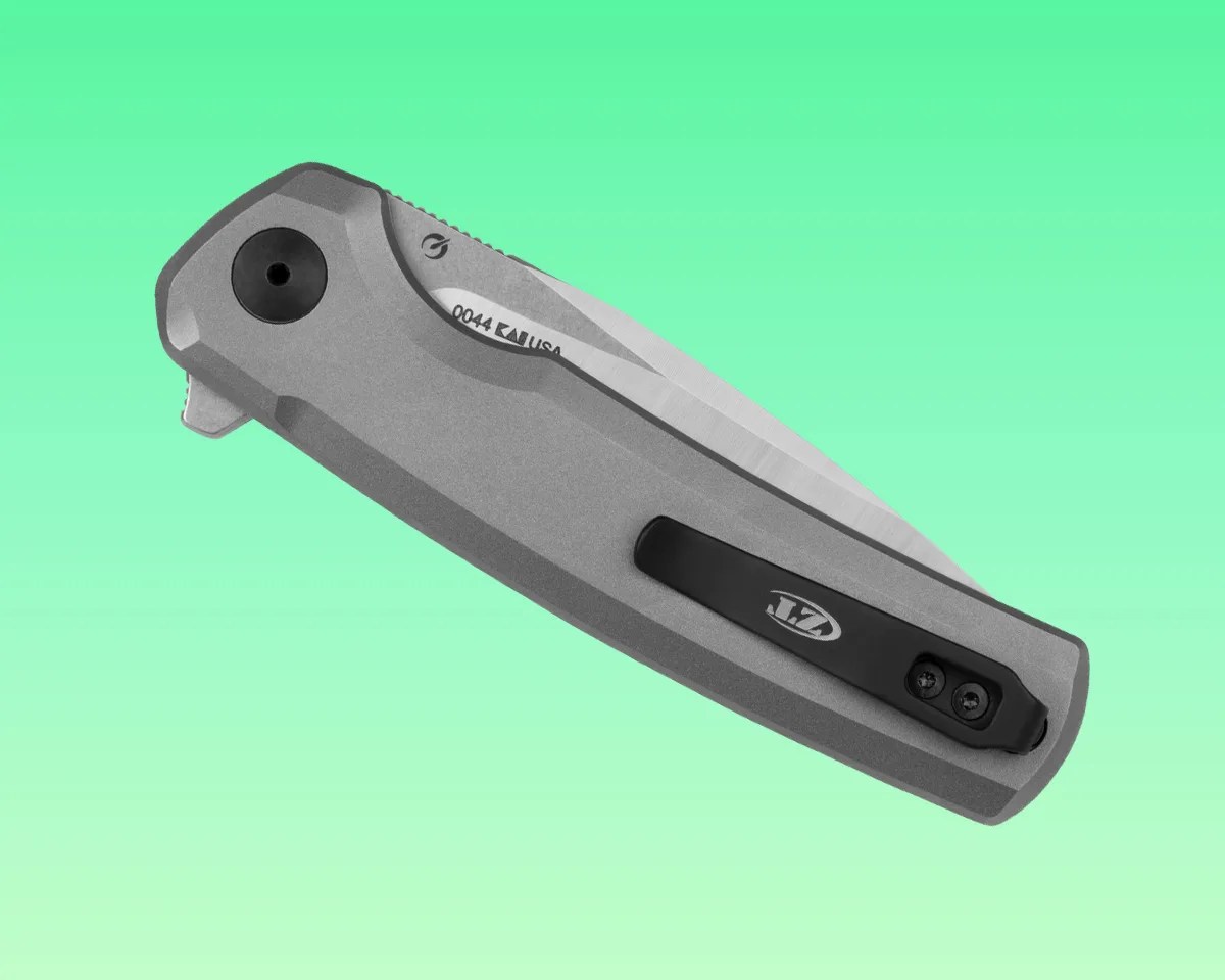 Zero Tolerance 0044 knife closed on green background