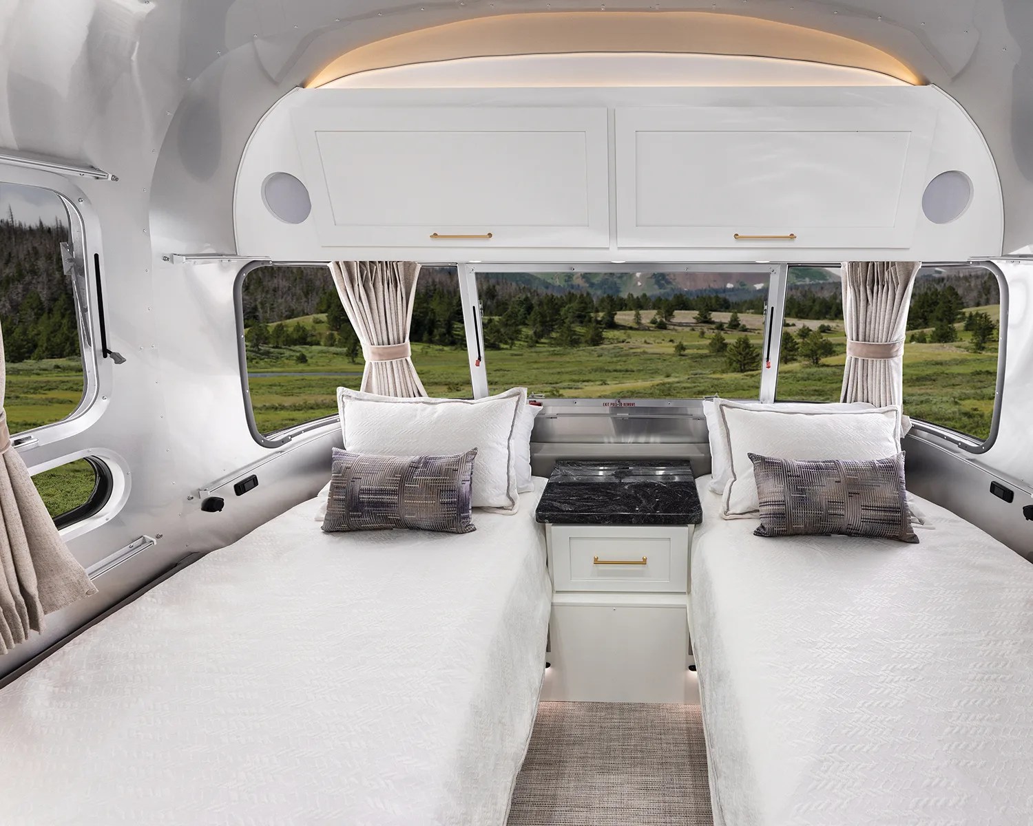 airstream classic 28rb twin beds