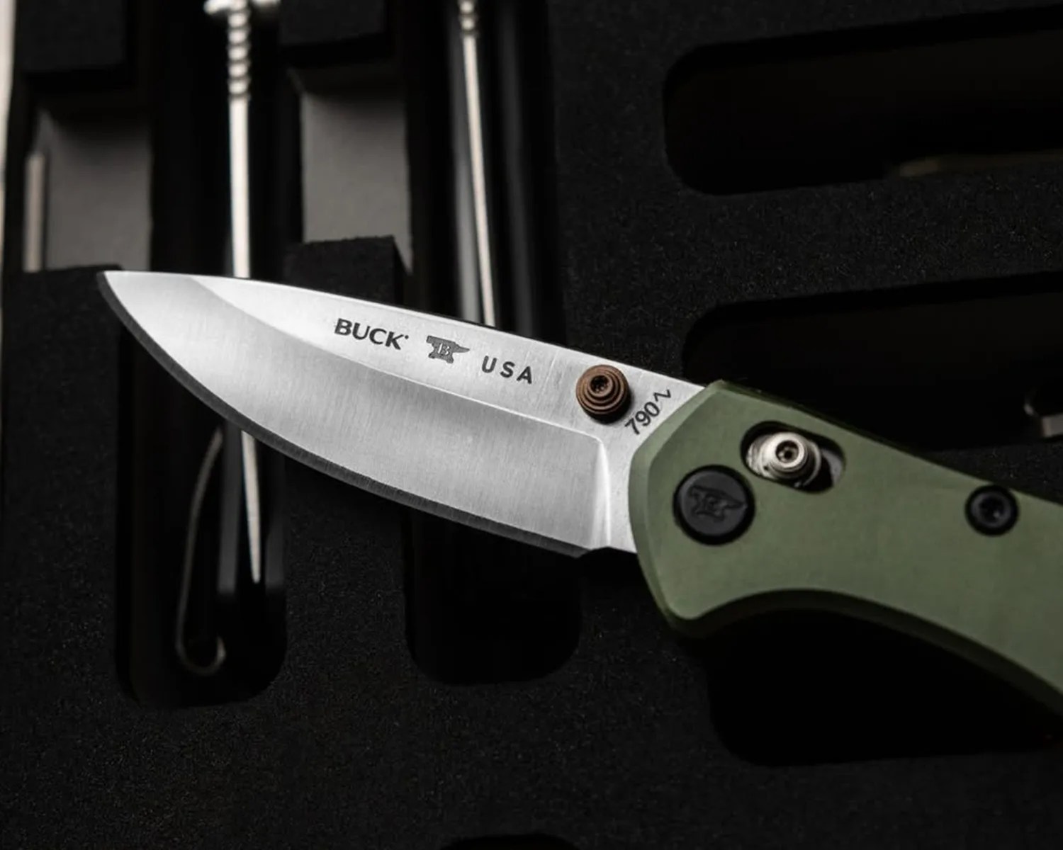 buck knives range series green handle