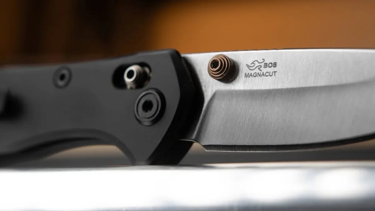 buck knives range series macro