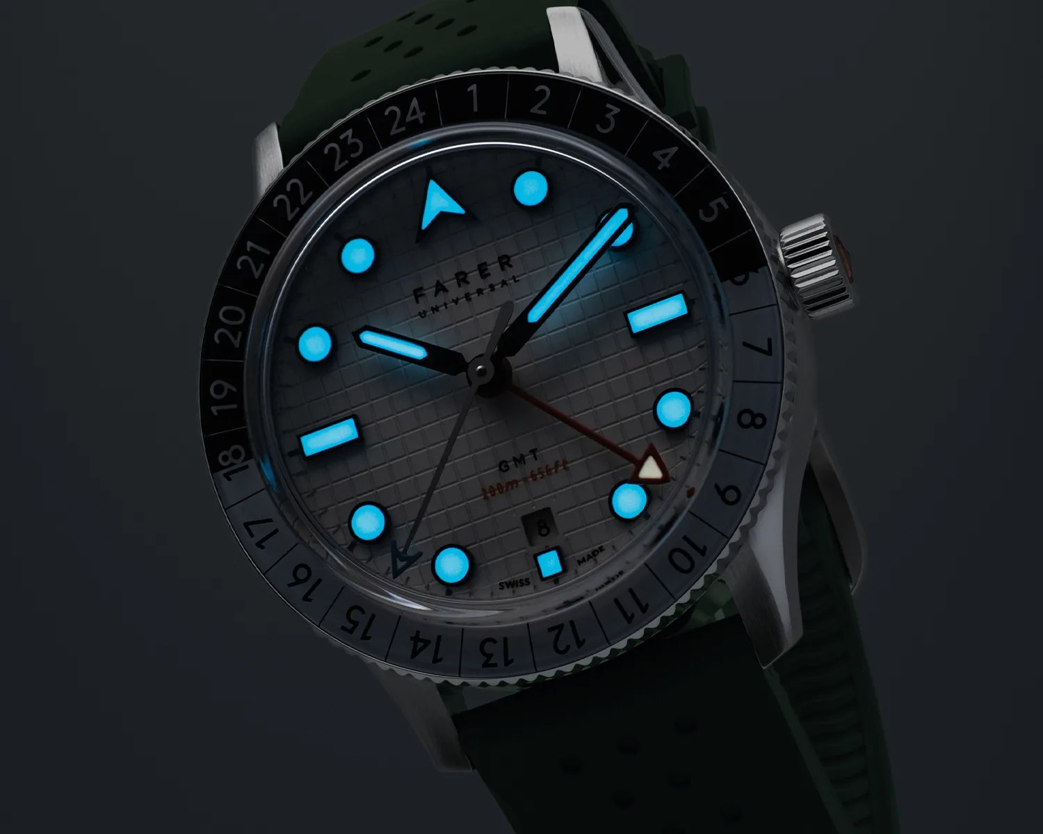 a farer gmt watch glows in the dark