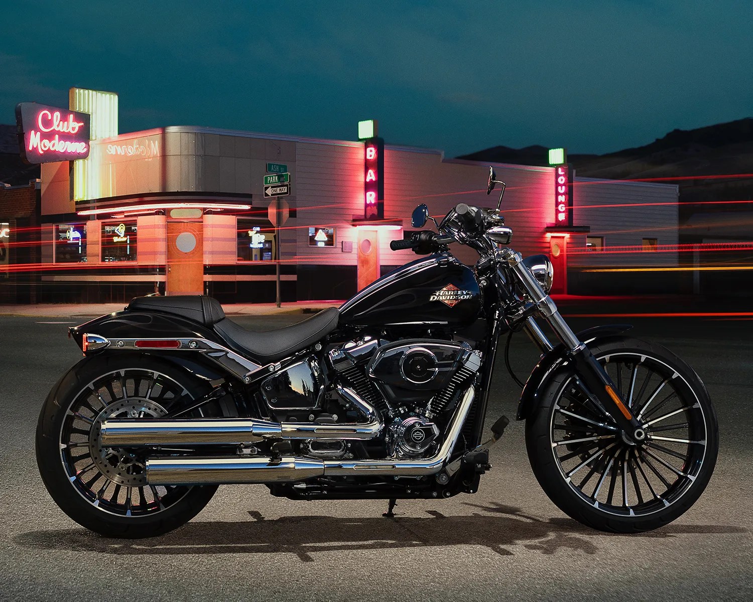 2025 harley davidson breakout hero