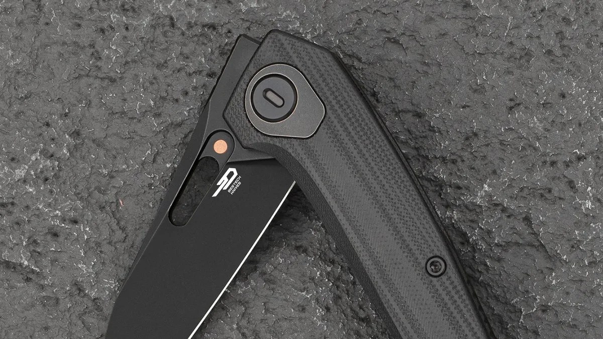Closeup of Bestech VK Void G10 knife on stone background