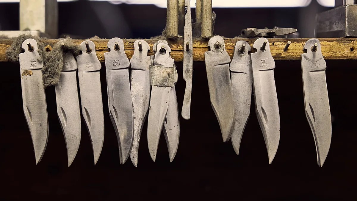 Knife blade manufacturing