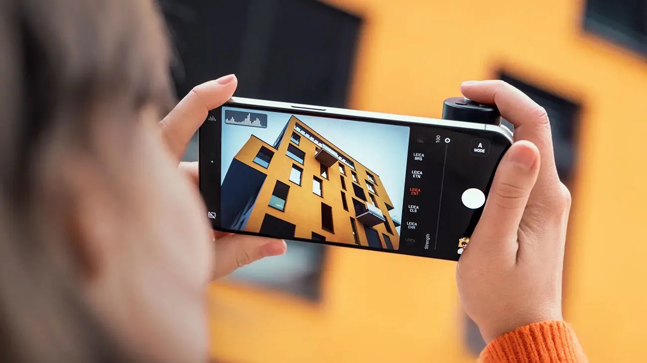 Leica Lux Grip for iPhone