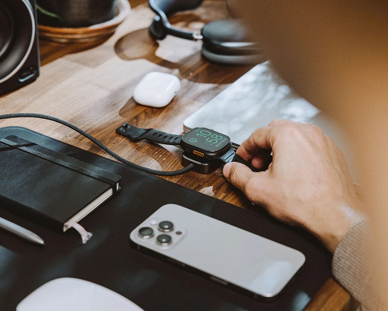 Nomad Universal Cable for Apple Watch