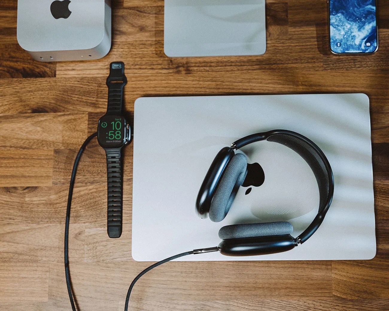 Nomad Universal Cable for Apple Watch