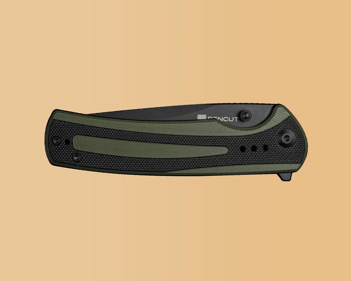 Sencut Regnator knife closed on tan background