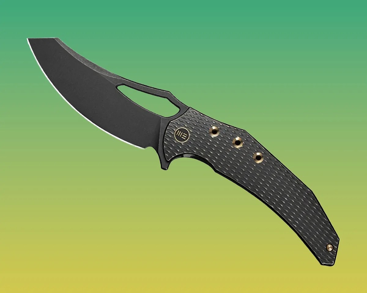 We Knife Epaulette knife on green-yellow background