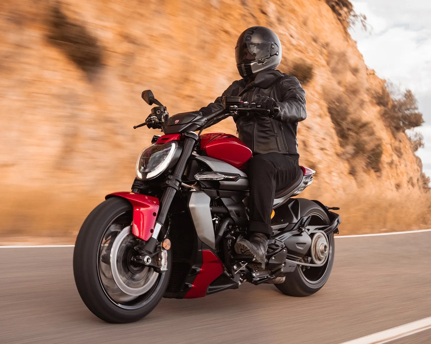 ducati xdiavel v4 action