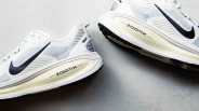 white nike shoes