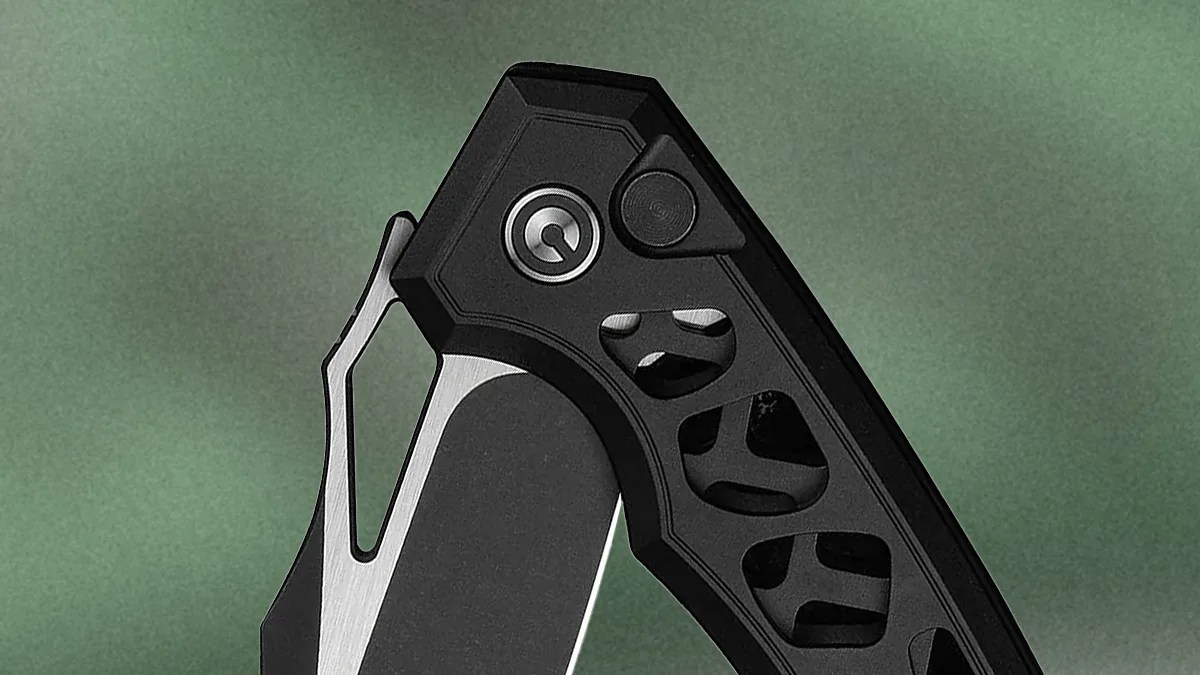 Closeup of Civivi Anaaki knife on green background
