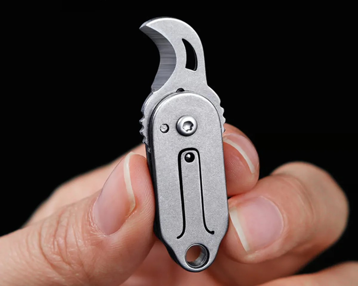 Edgelet ScytheBlade held in fingers