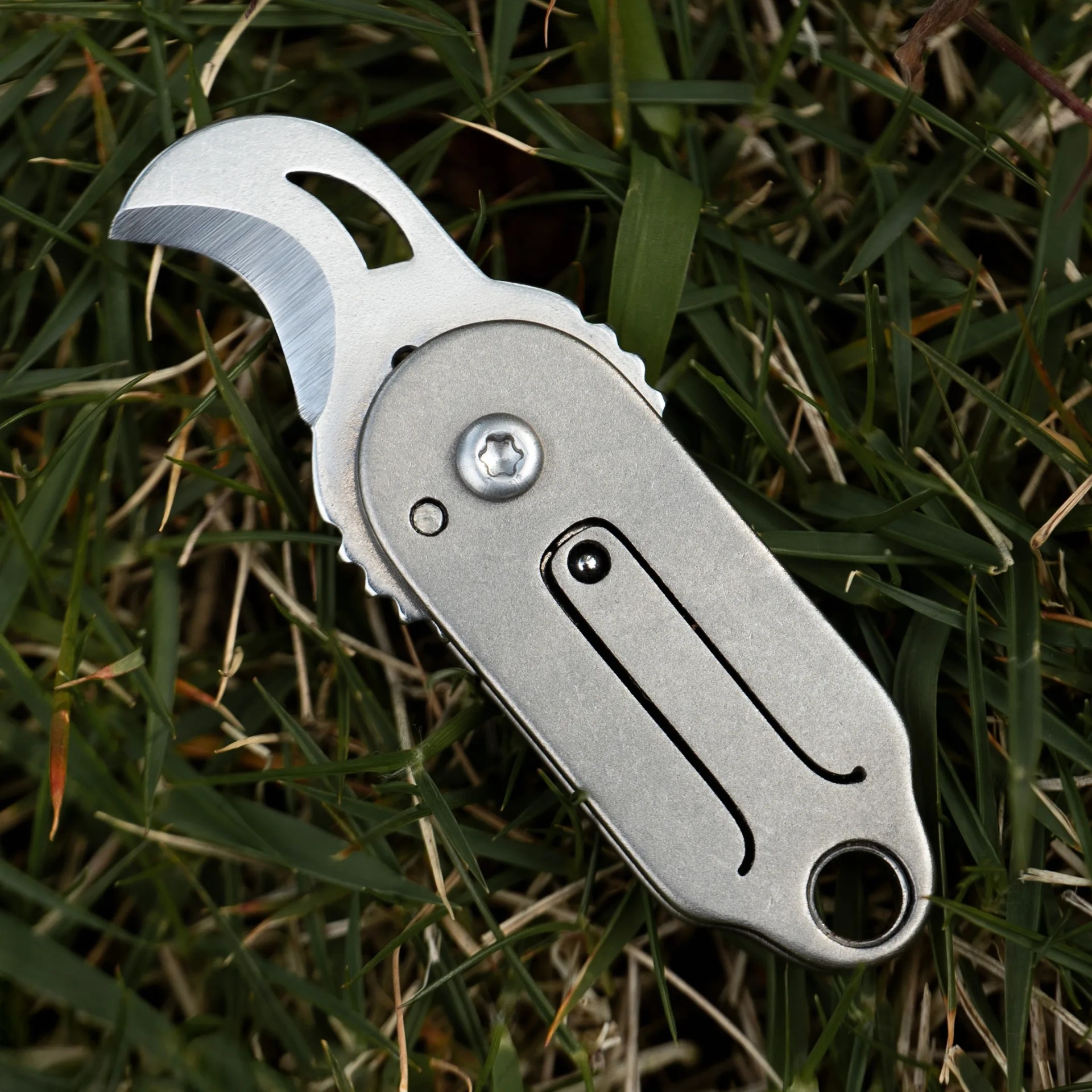 Edgelet ScytheBlade on grass