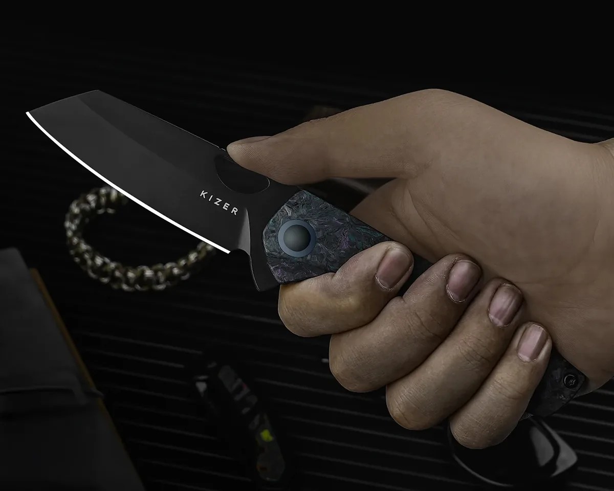 Kizer Sparrow knife in hand
