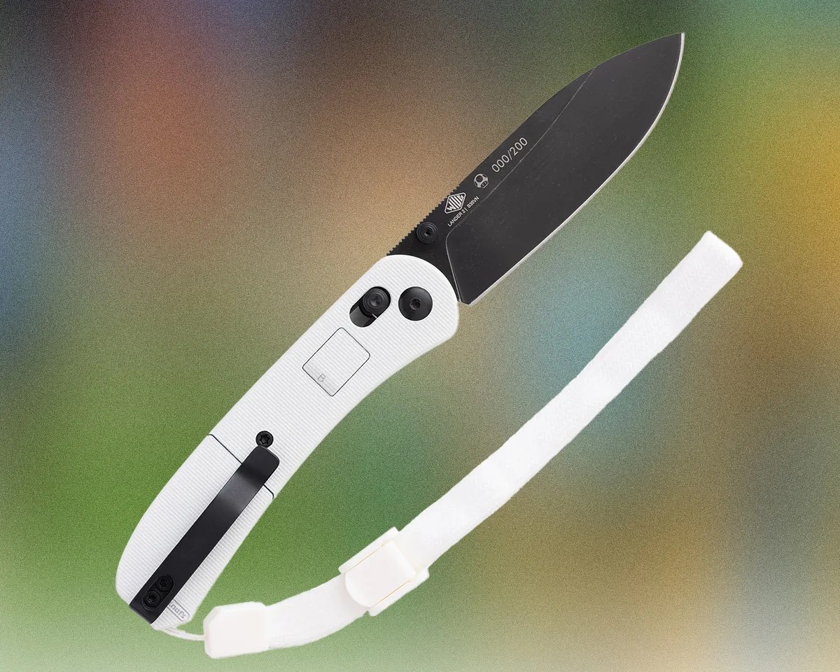 Knafs Lander Landeriimote Limited Edition Knife on blurry background