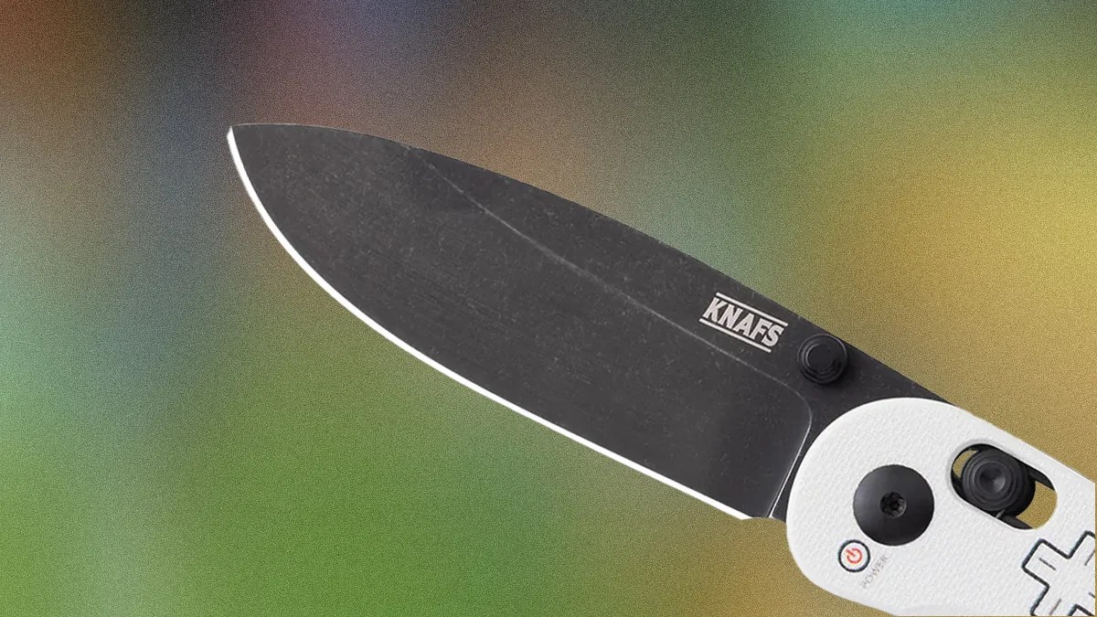 closeup of Knafs Lander Landeriimote Limited Edition Knife on blurry background