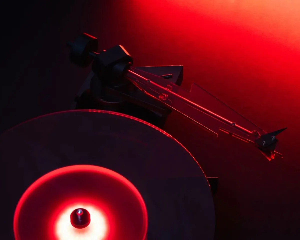 Pro-Ject AC/DC Turntable