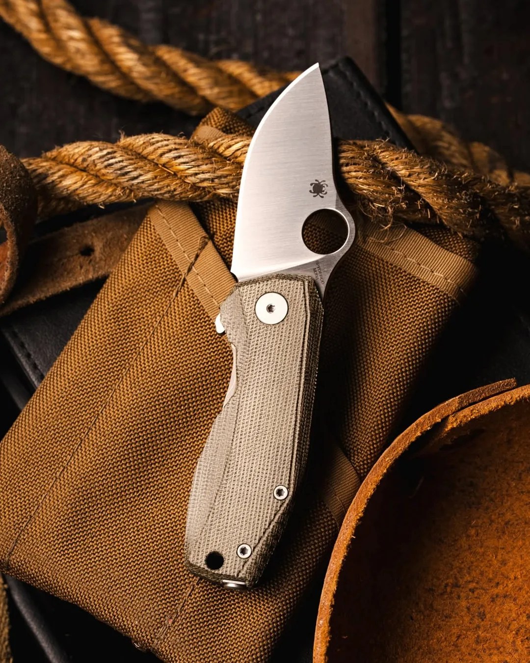 Spyderco SpyNano Flash Batch knife on nylon case with rope