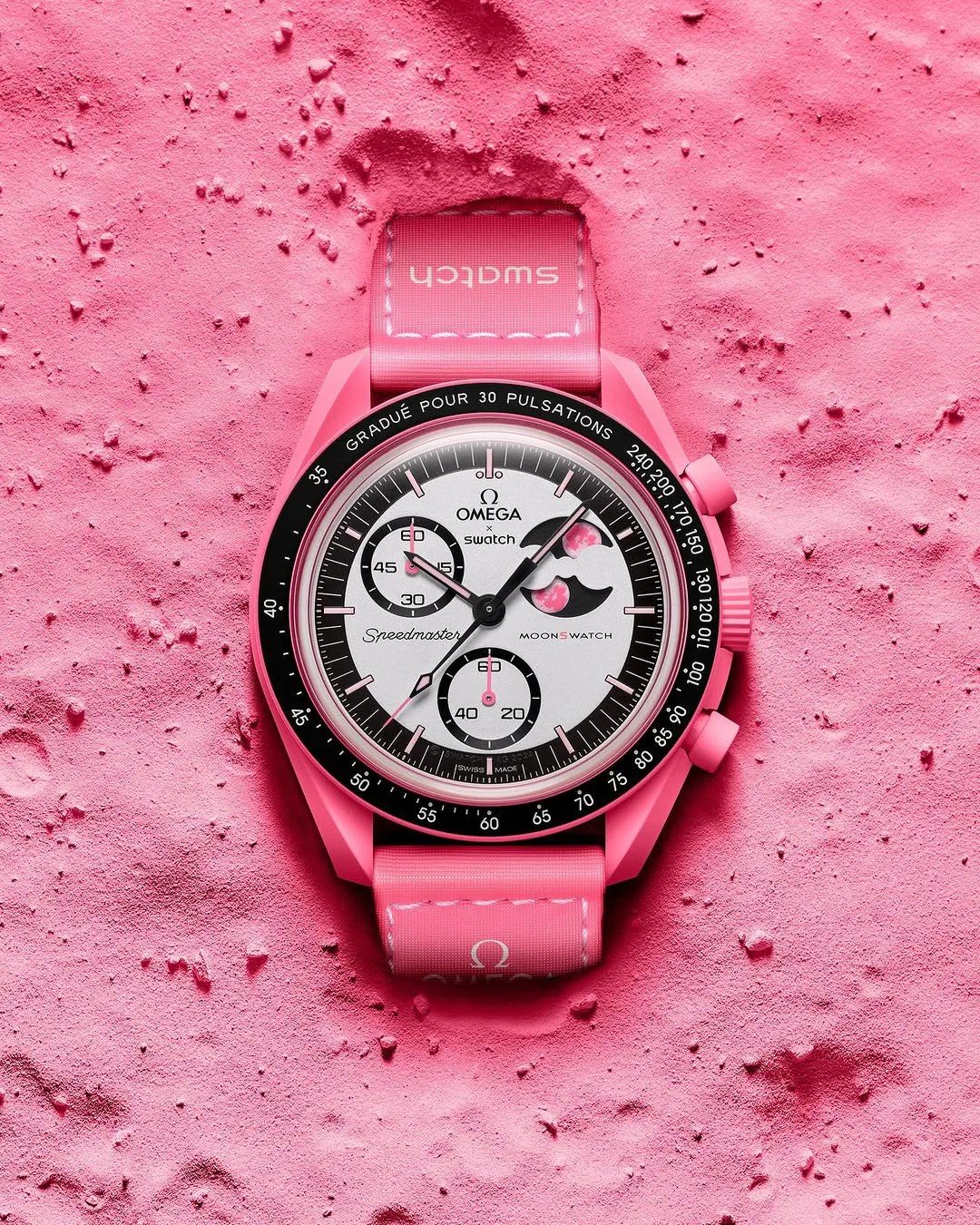 The Mission to the Pink Moonphase is shown in full against a bright pink lunar background.