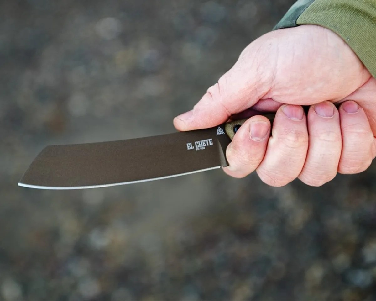 Tops Knives El Chete Mini in hand