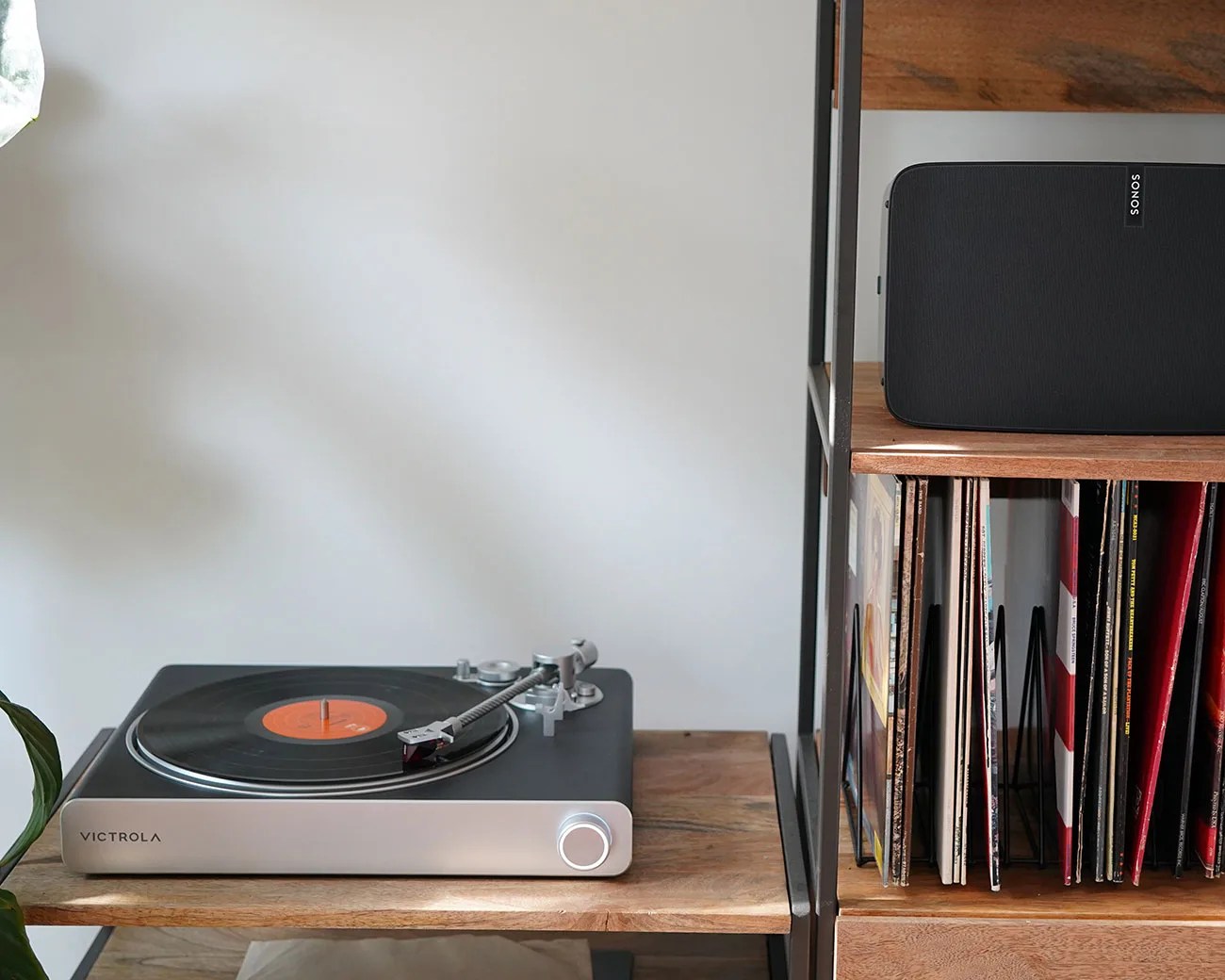 Victrola Stream Carbon turntable