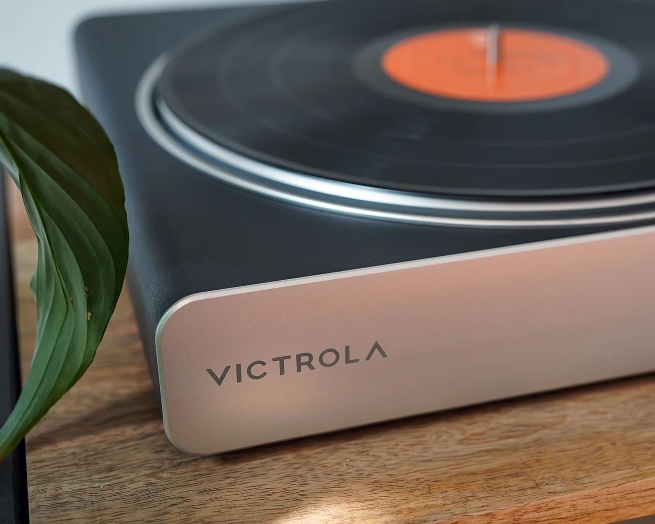 Victrola Stream Carbon turntable