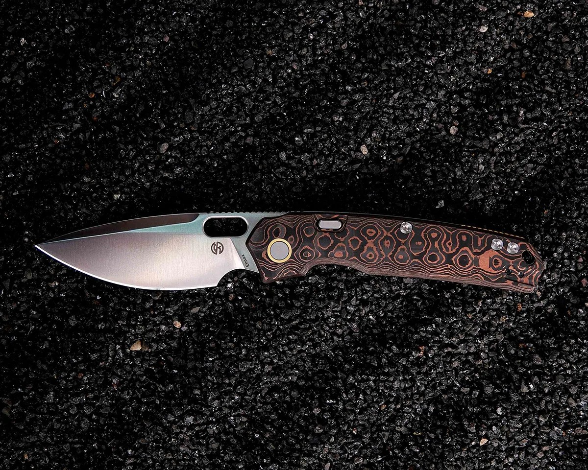 Vosteed Psyop Elmax knife on black sand