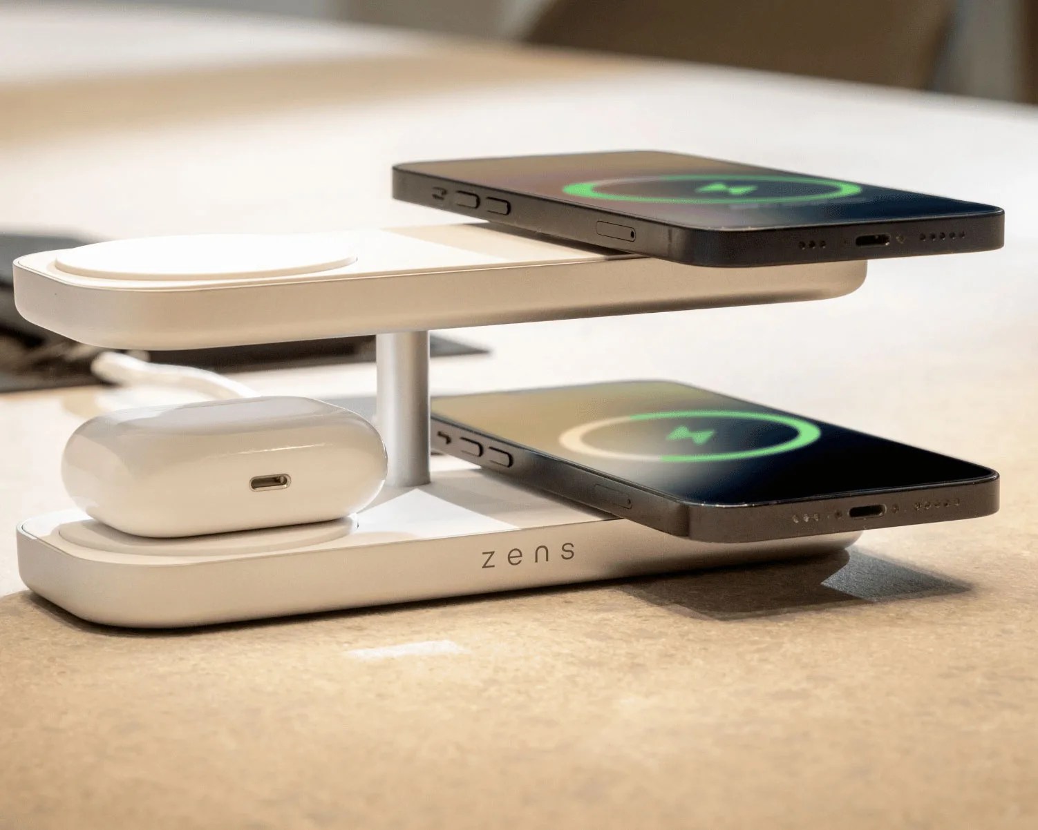 Zens Quattro Charger Pro 4