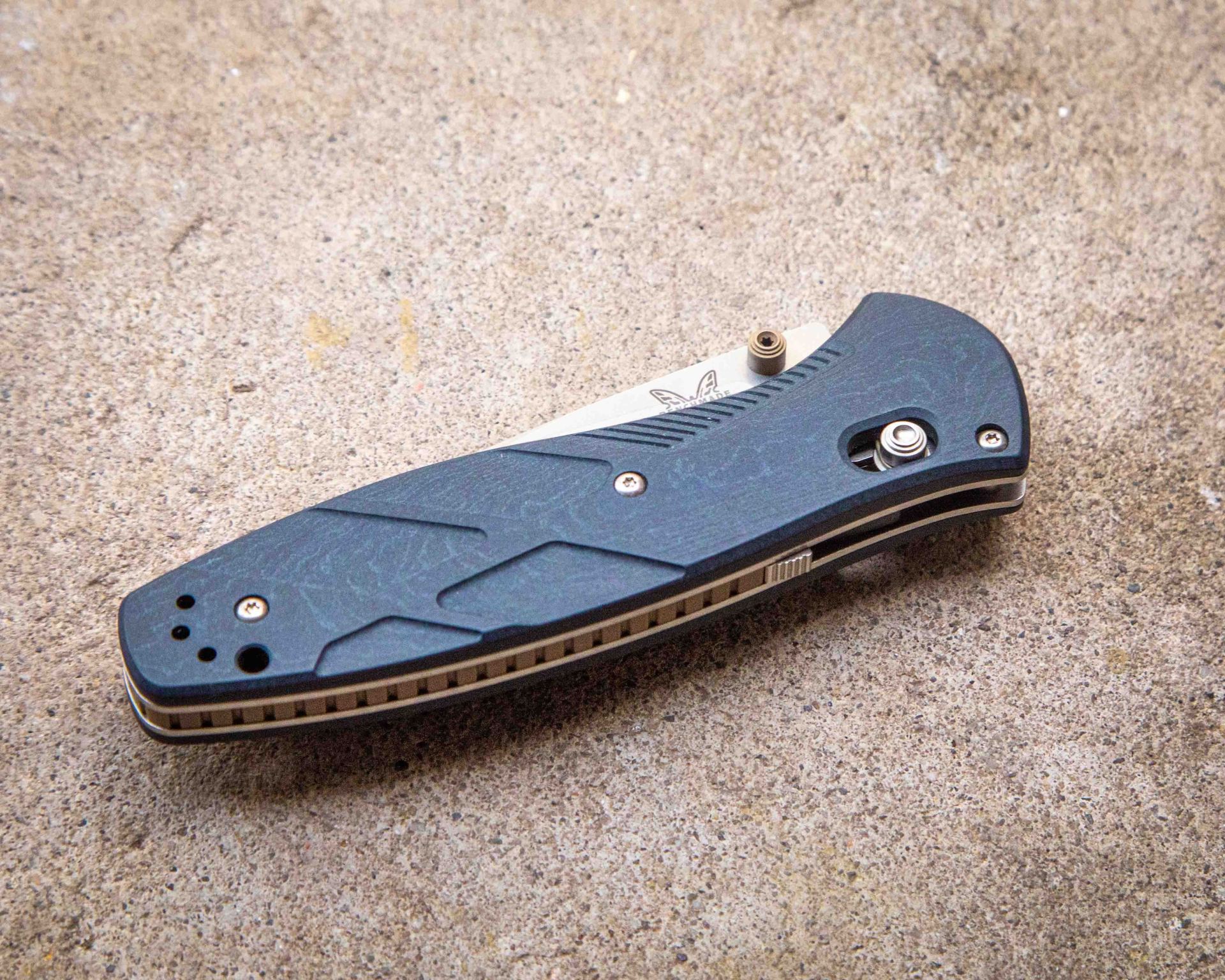 benchmade-barrage-blue-canyon-gear-patrol-3