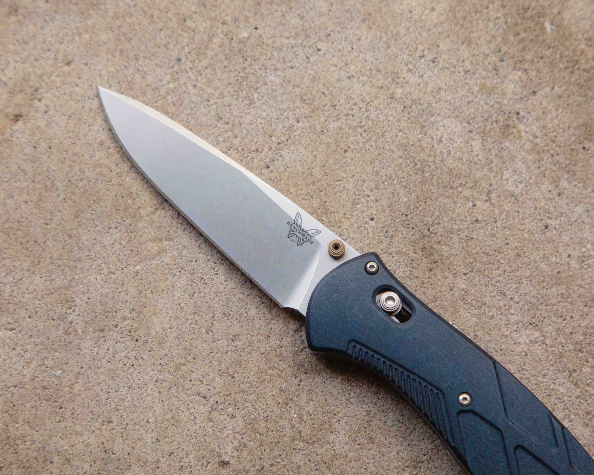 benchmade-barrage-blue-canyon-gear-patrol