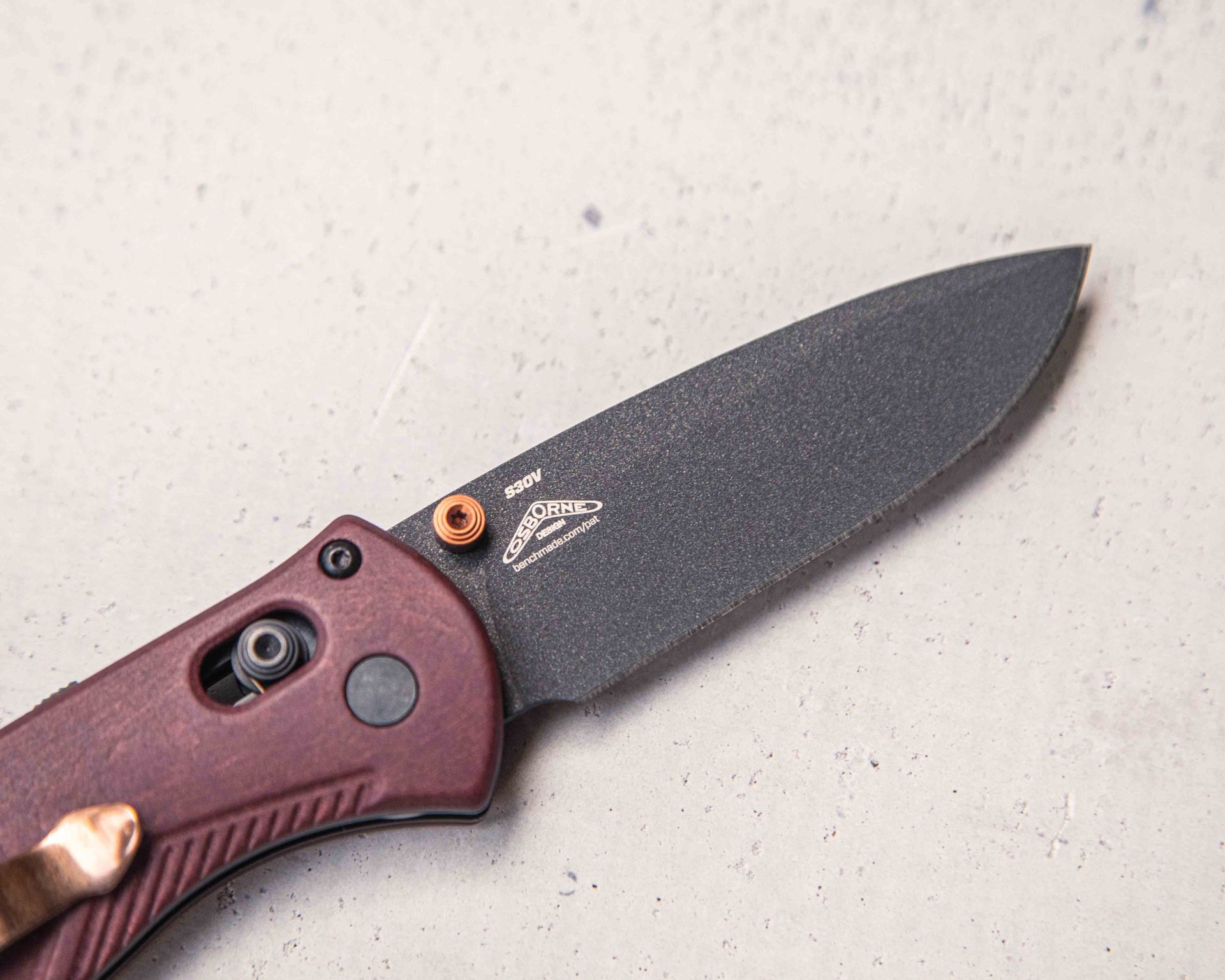 benchmade-mini-barrage-redstone-gear-patrol-blade