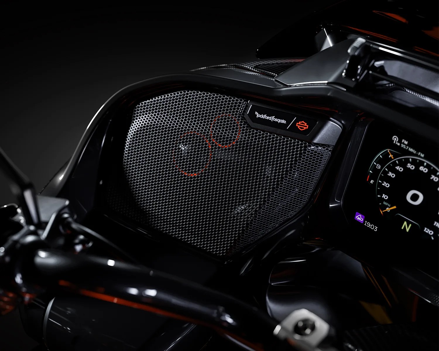 harley davidson cvo road glide rr audio