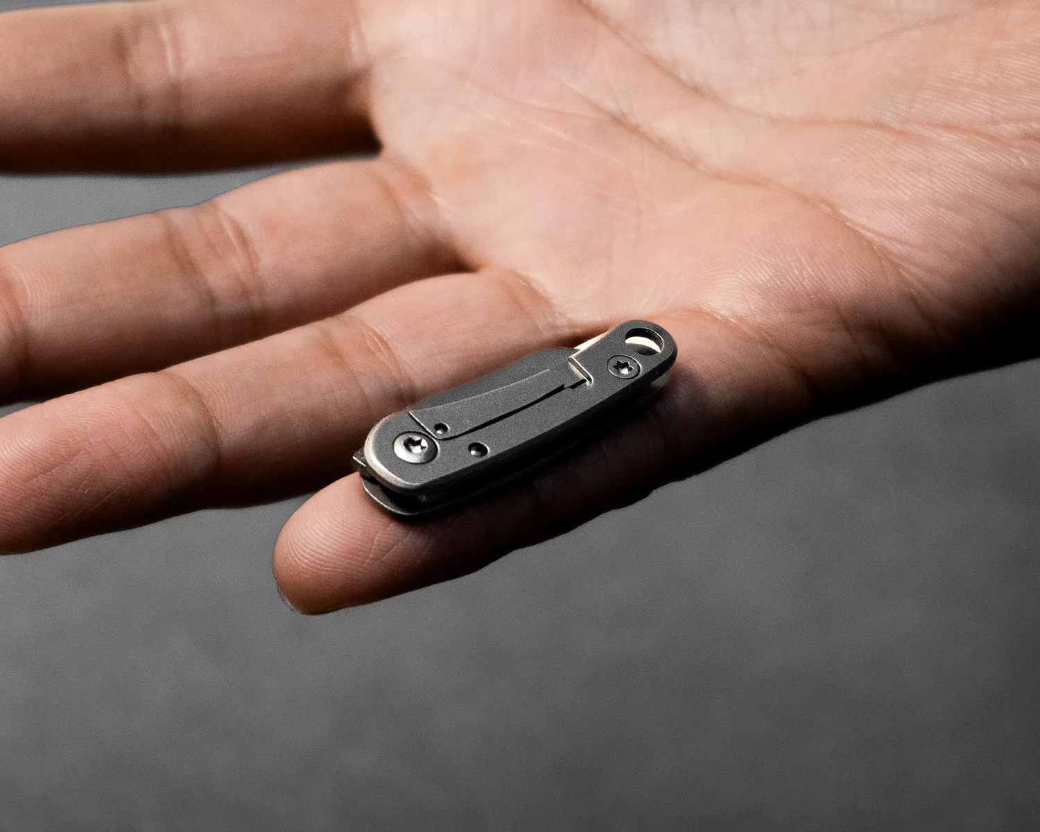 micro knife vs pinky finger