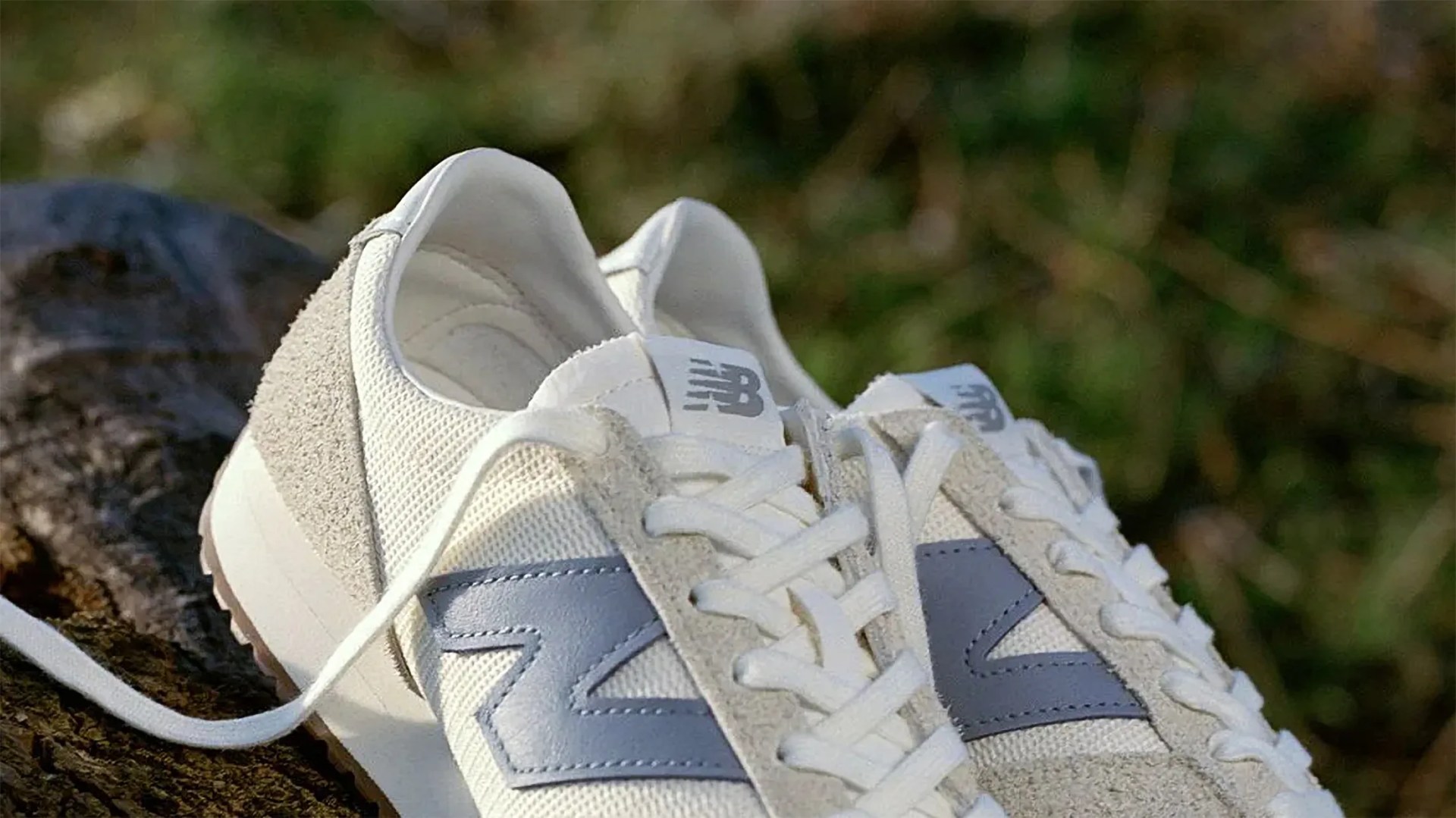 heel of new balance sneaker