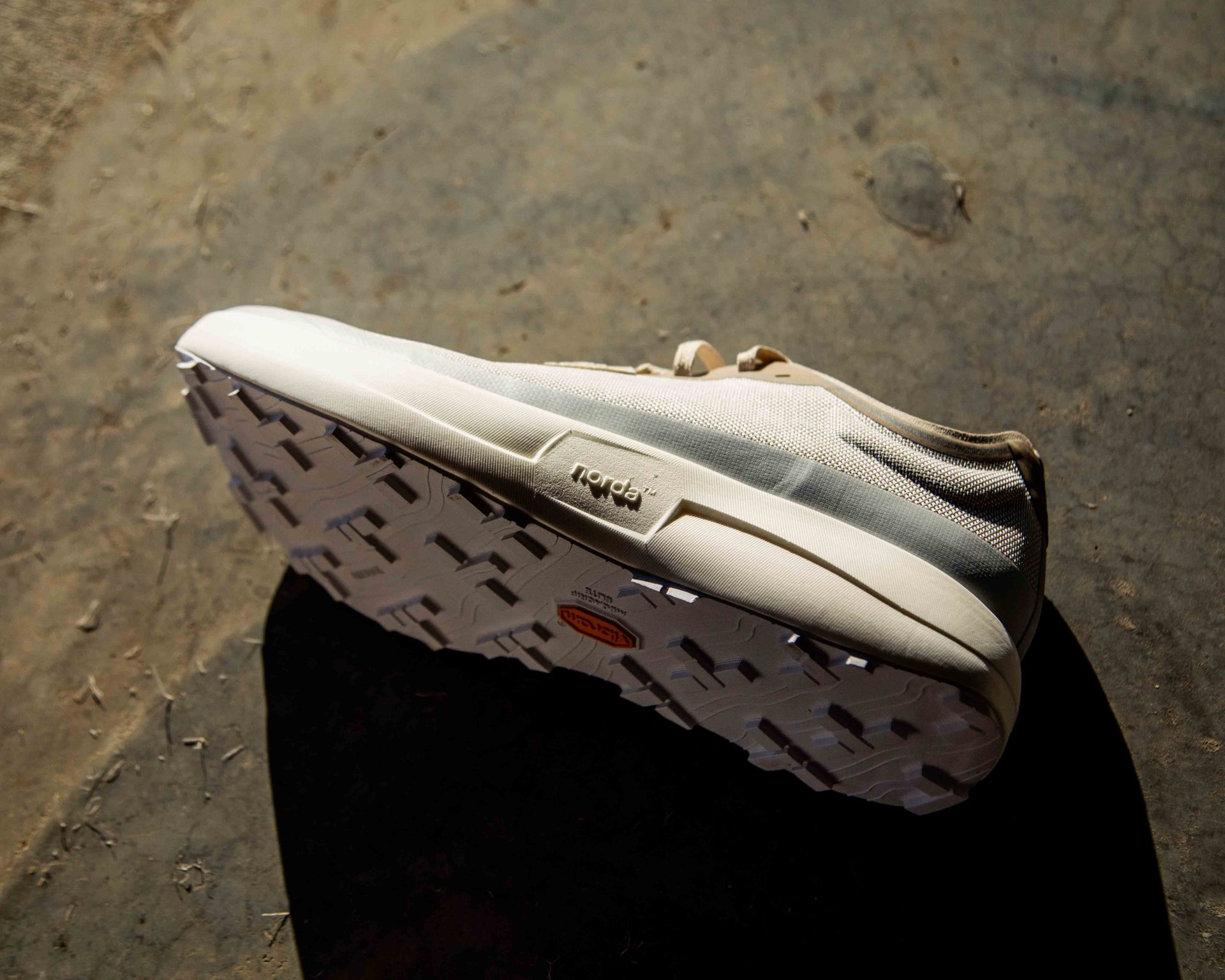 norda 005 shoe on its side