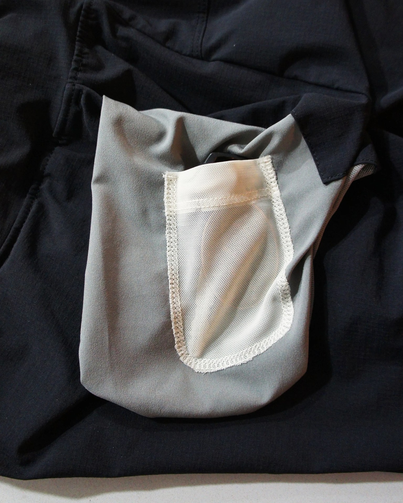 the inner key pocket of Wellen running shorts