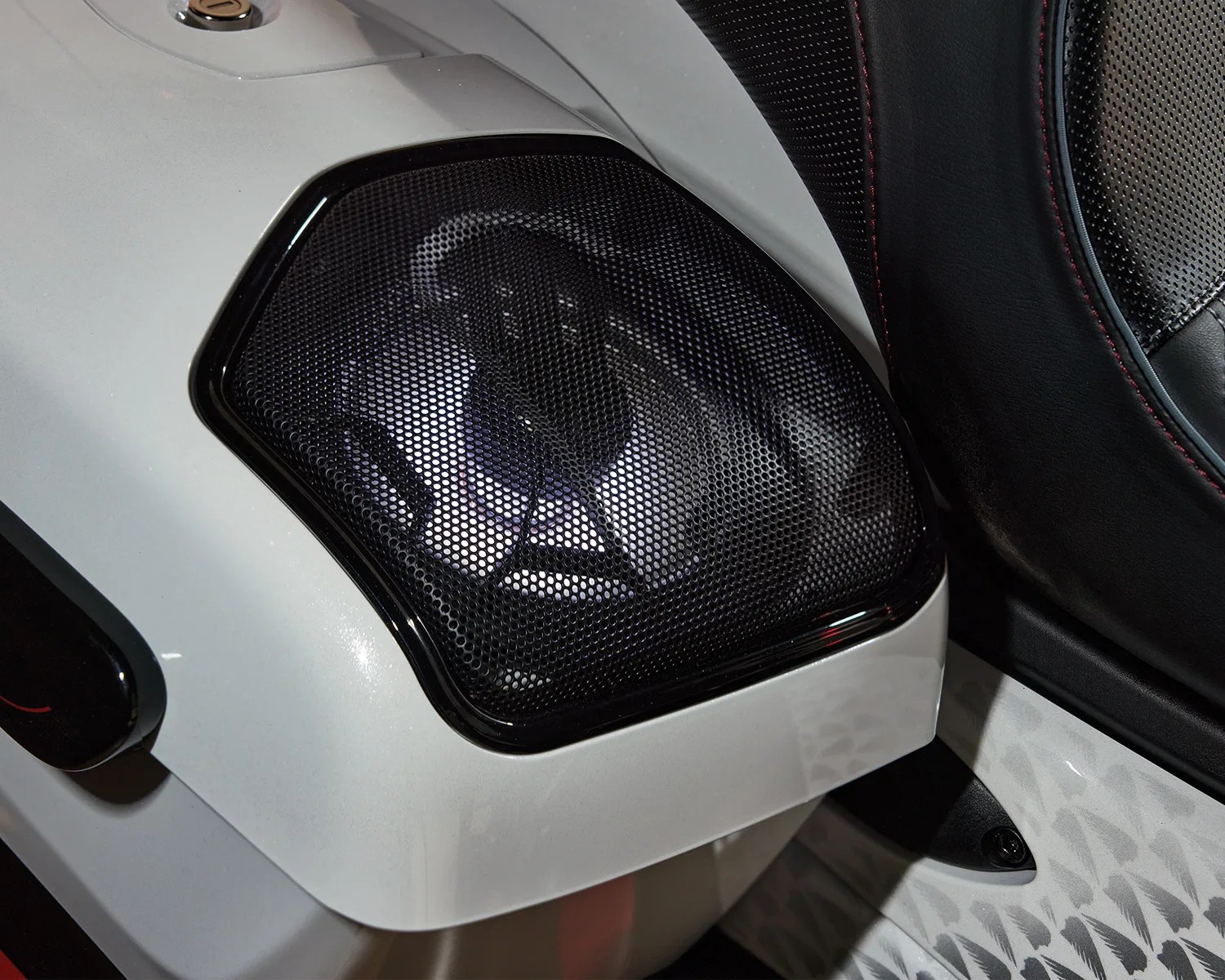 2025 indian challenger elite saddlebag speaker