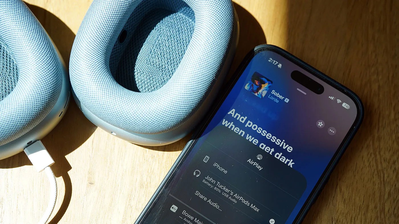AirPods Max USB-C lossless update