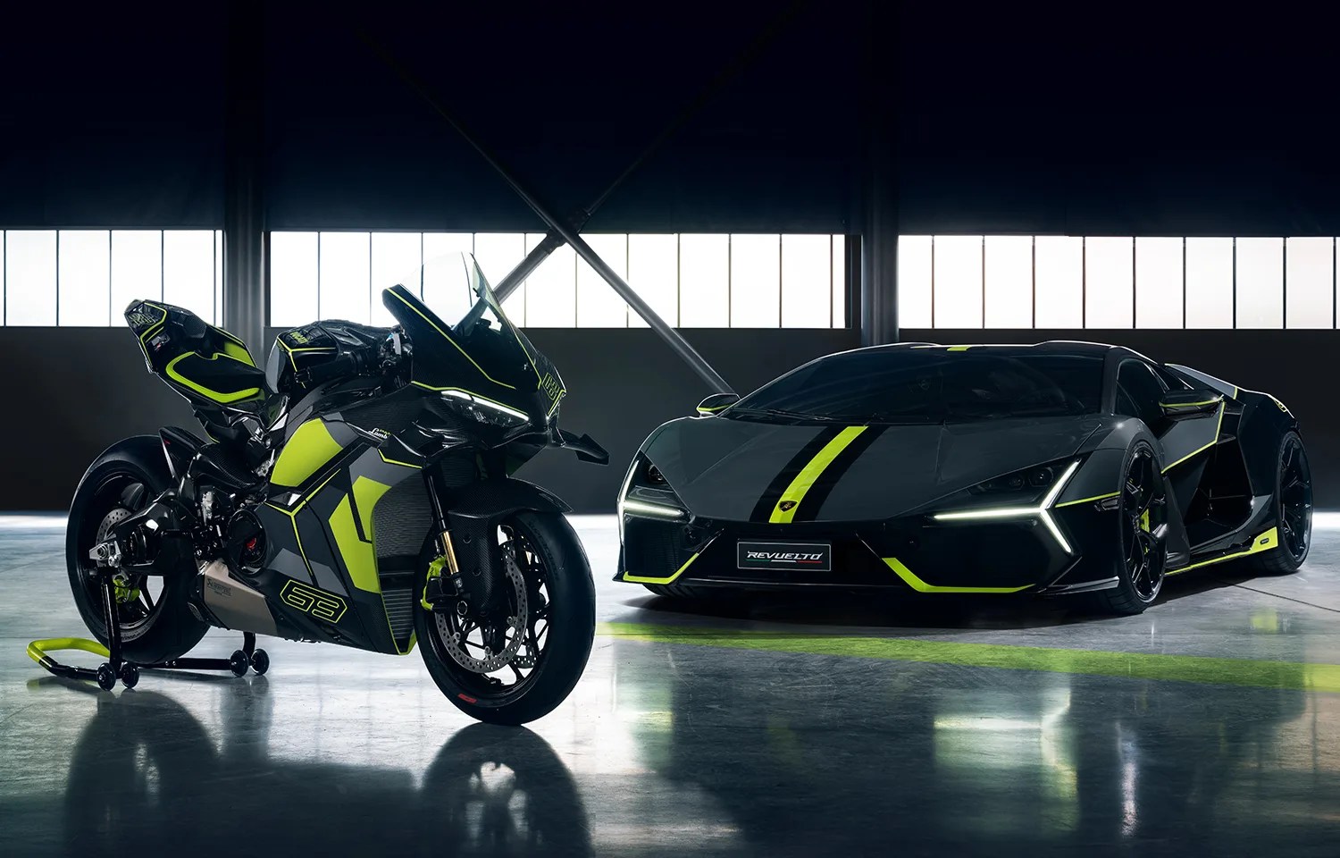 Ducati Panigale V4 Lamborghini side by side