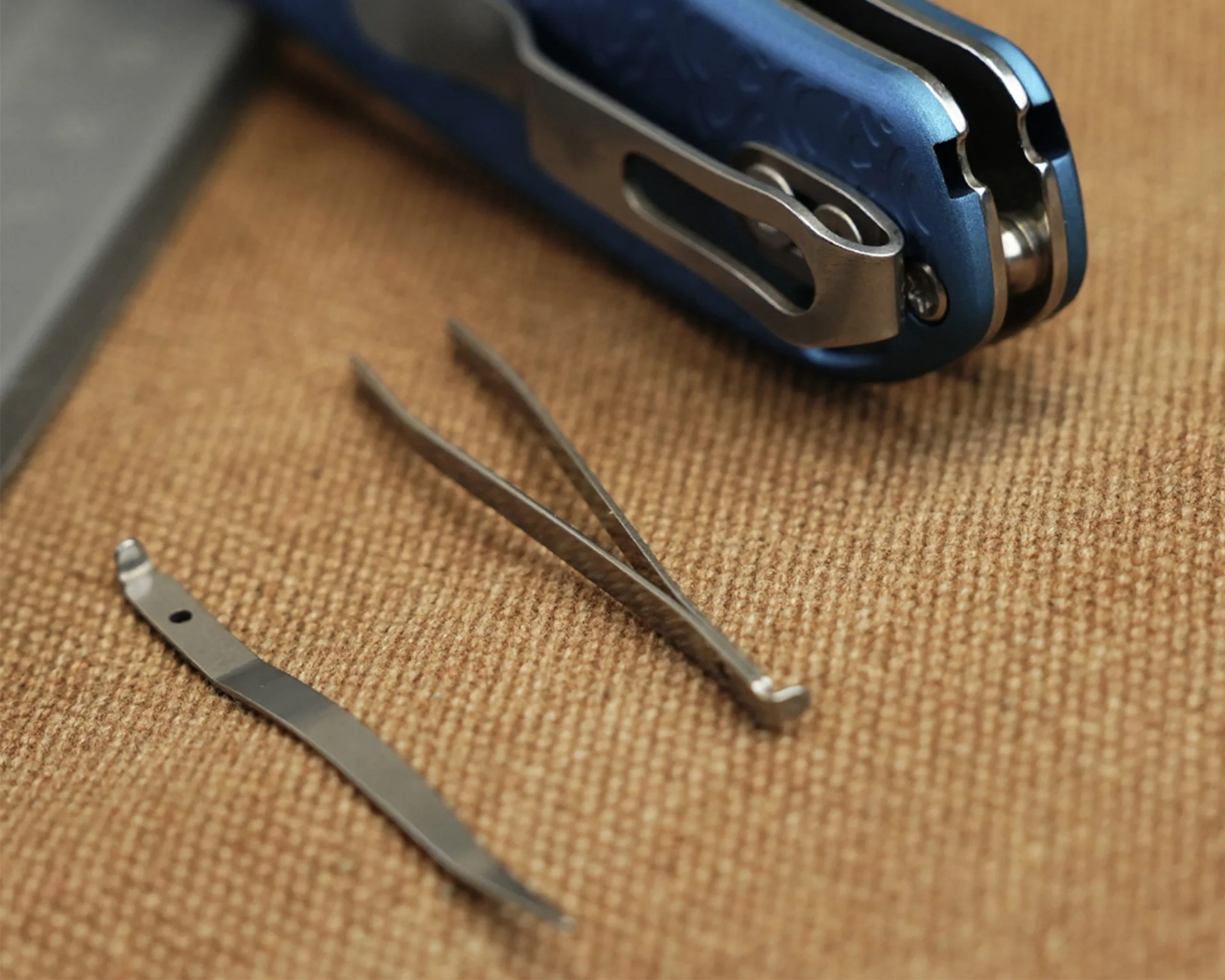 Kizer Drop Bear Utility knife handle with tweezers and toothpick