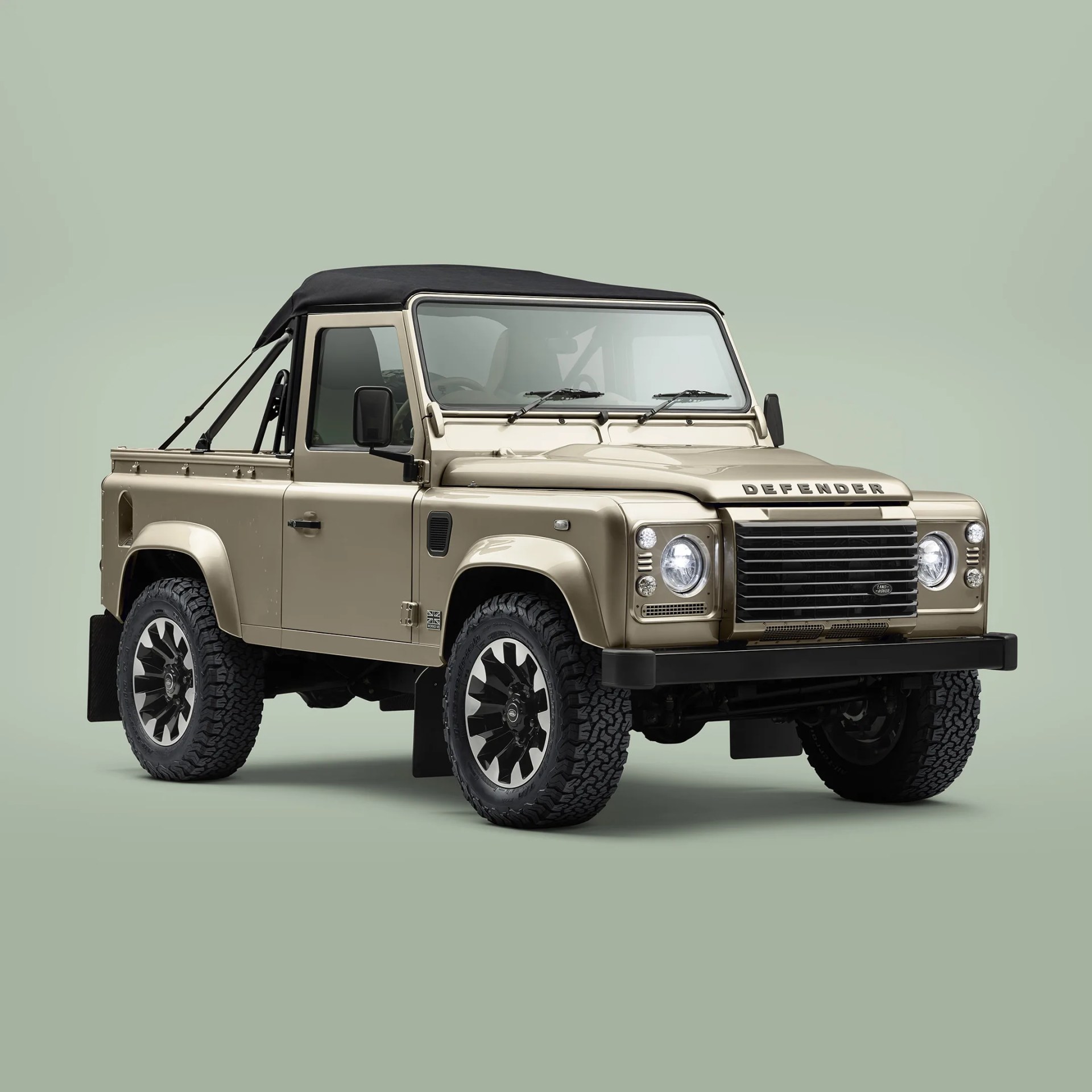Land Rover Classic Defender V8 Soft Top