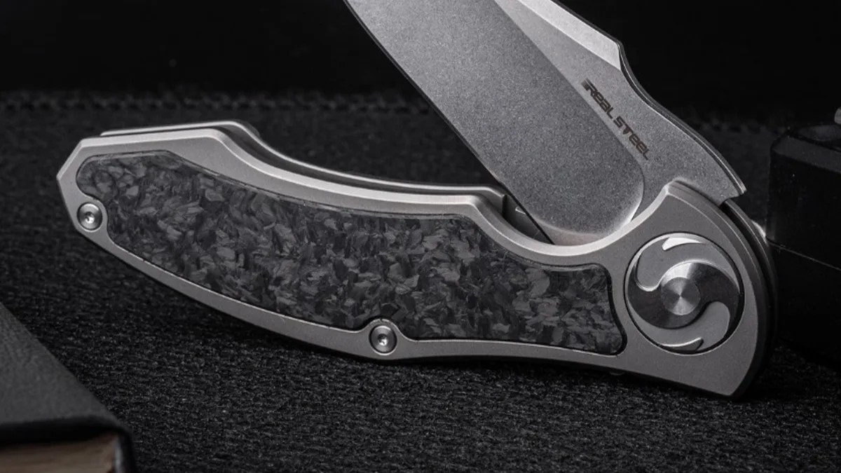 Real Steel Exorcist knife closeup