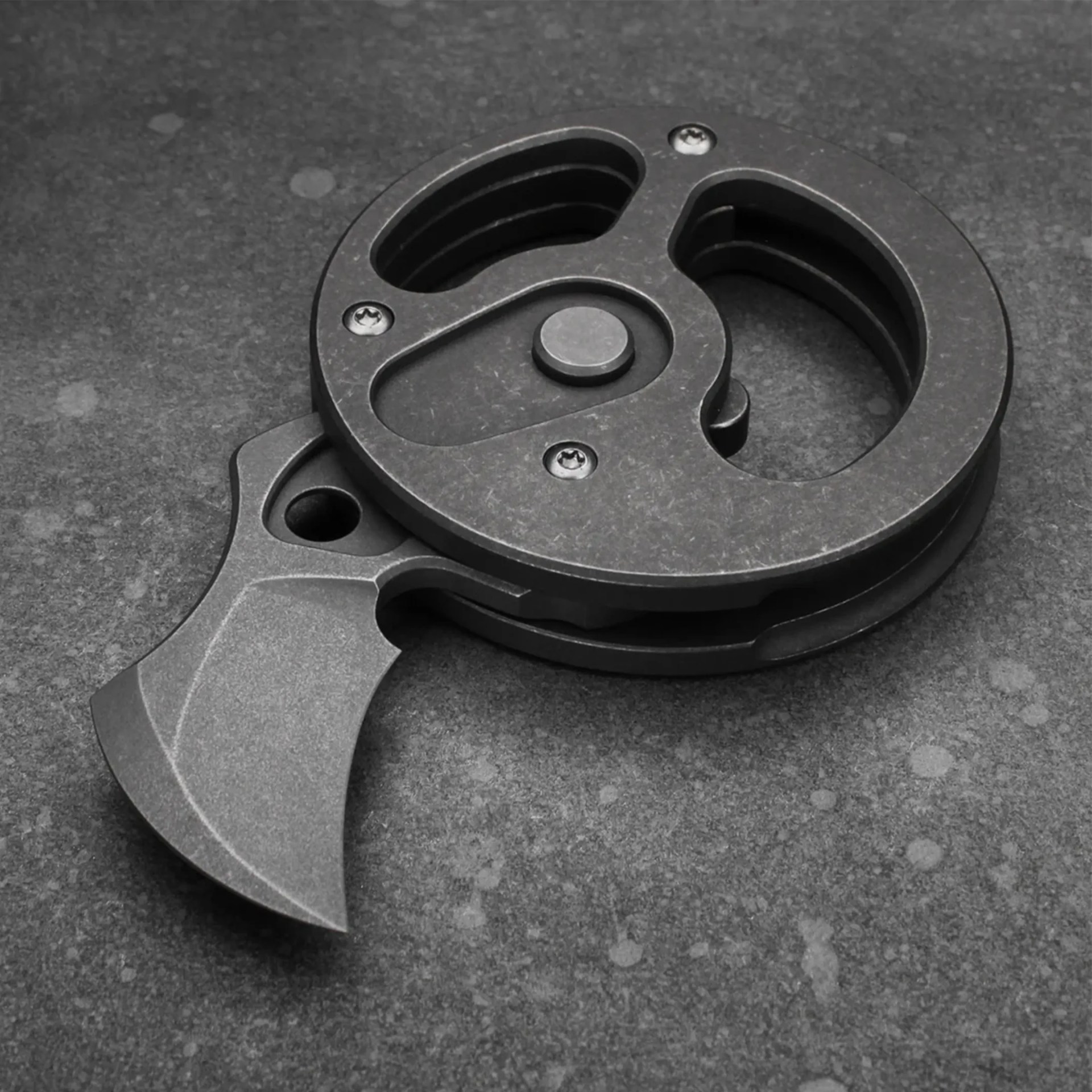 Serge Panchenko Mid-Tech Coin Claw Gen 5 Auto knife on concrete