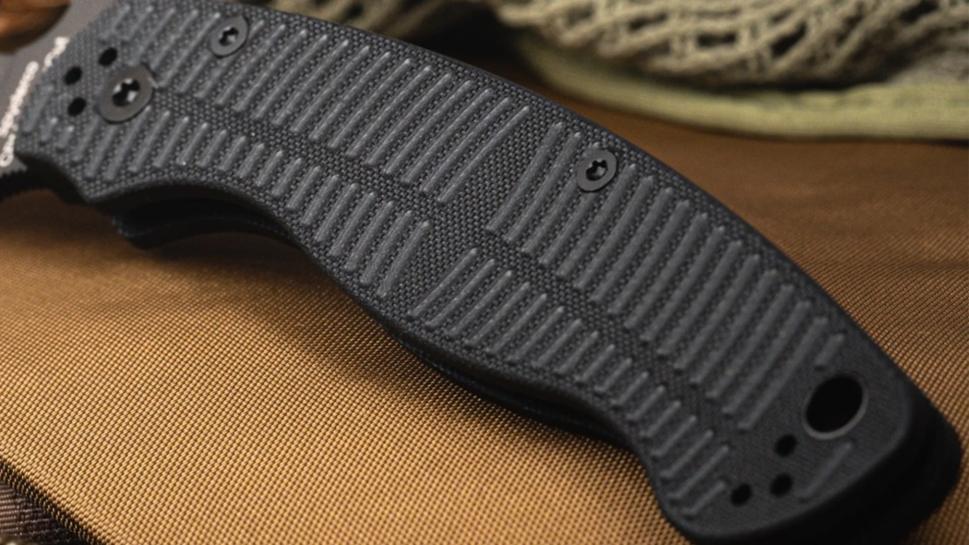 Spyderco Military 2 Salt knife handle closeup