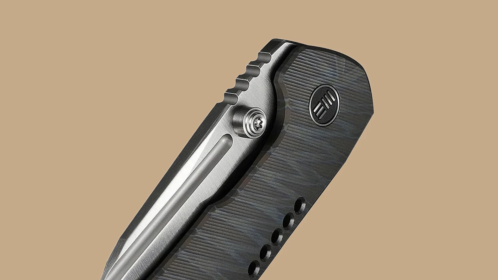 We Knife Micro Trogon closeup