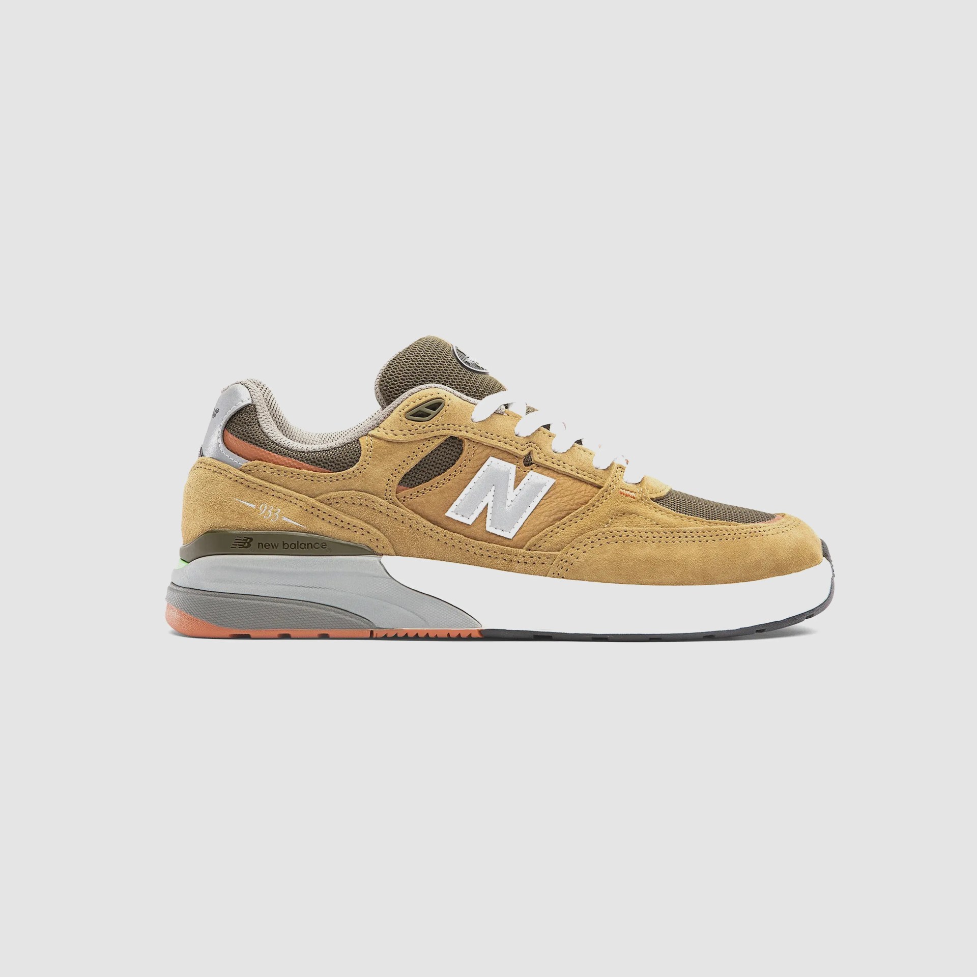 New Balance 933