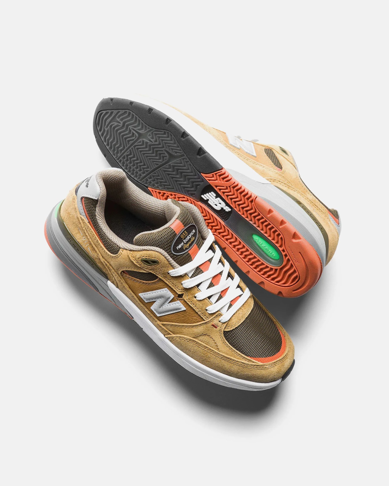 New Balance 933
