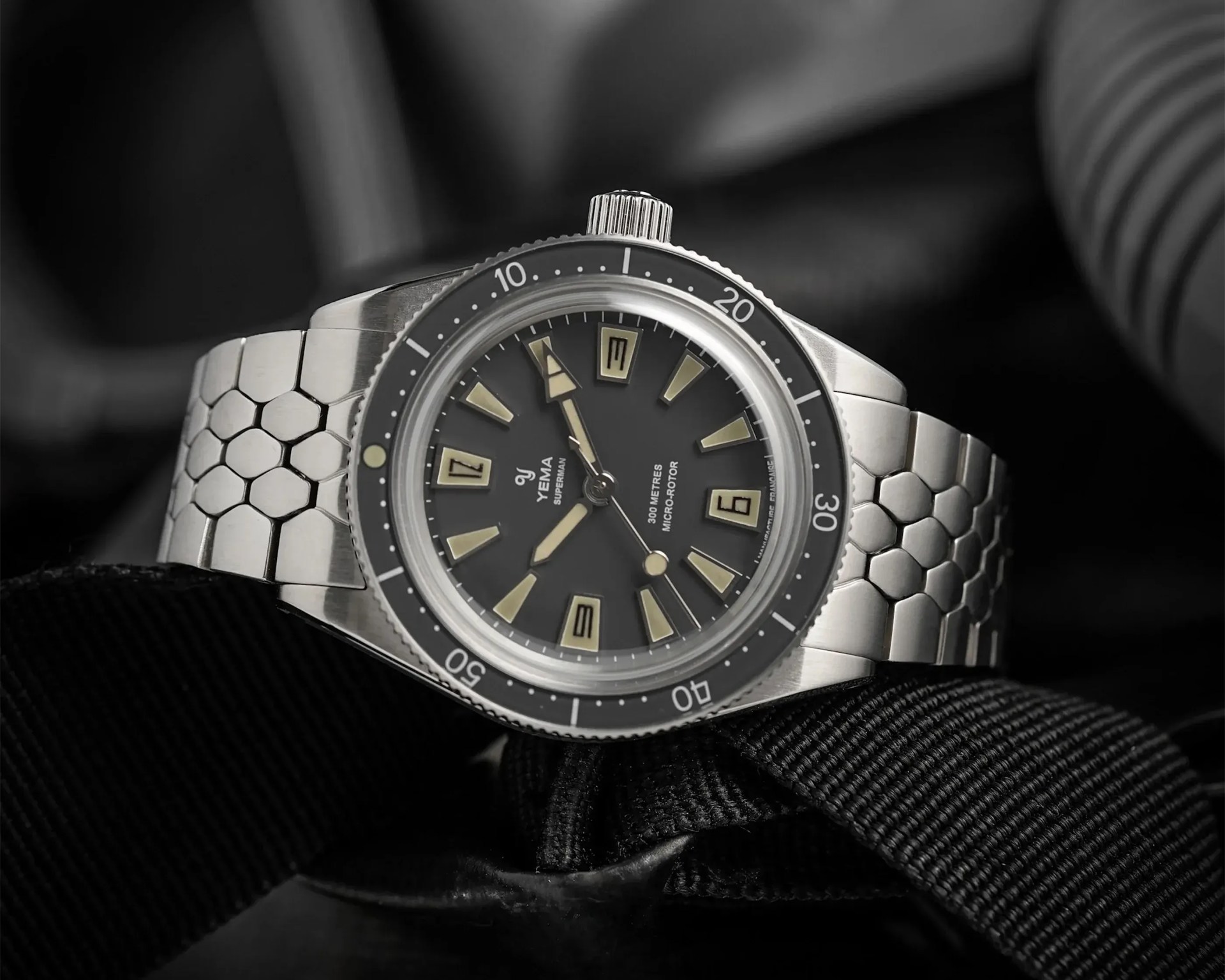 a gray dial Yema dive watch